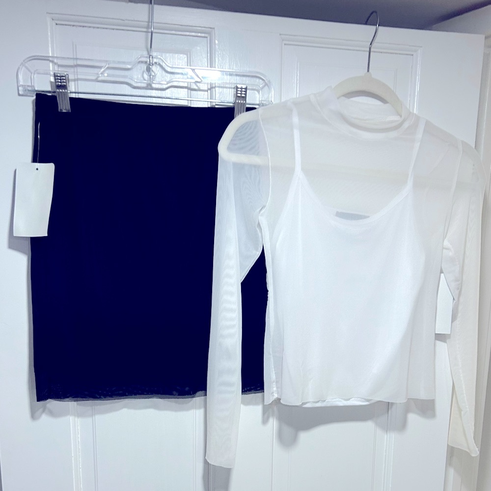 NWT/ Un Deux Trois  Black Skirt